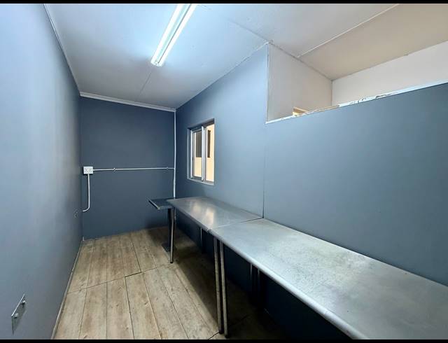 215M² BUSINESS CENTRE FOR SALE IN ALTON